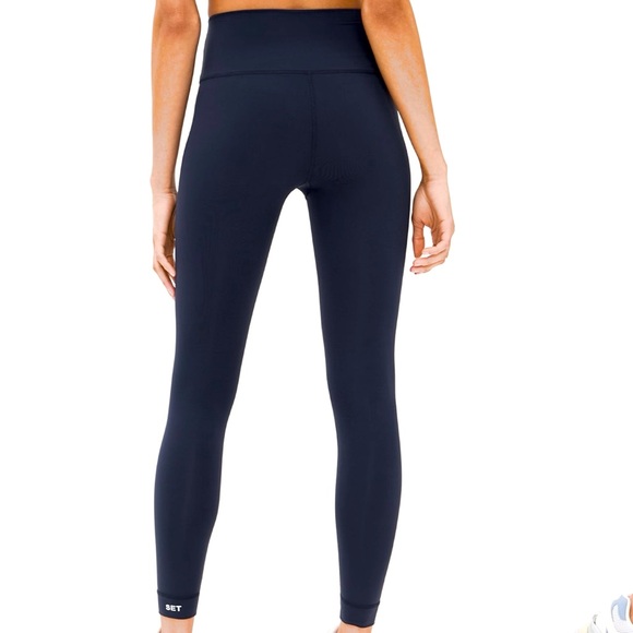 SET ACTIVE- Black Luxform Leggings.
Size: medium - Picture 3 of 9